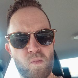 Meet your Posher, Derek